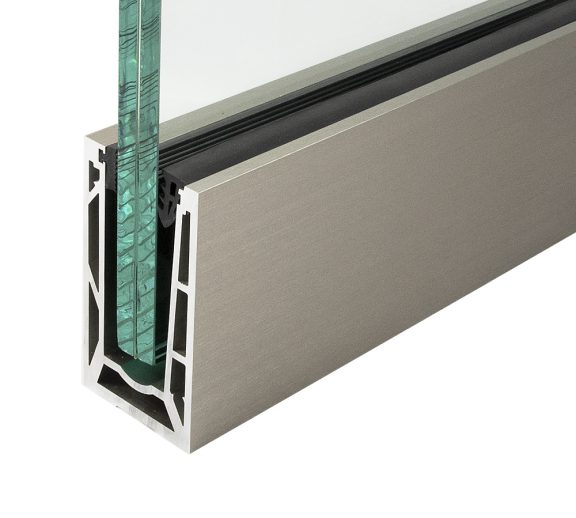 R-FIX_Adjustable_railing_profile_GPR1-576x518-1.jpg Säädettävä kokolasikaide järjestelmä 1,5kN/m